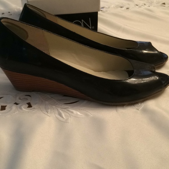 Open toe wedge. - Picture 2 of 3